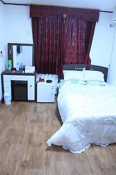 A Ji Hostel Jeju 2*,  South Korea